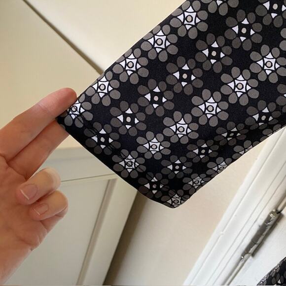 J. McLaughlin Round Neck Top Catalina Cloth Geometric Tile Print Women's Small - Picture 5 of 10